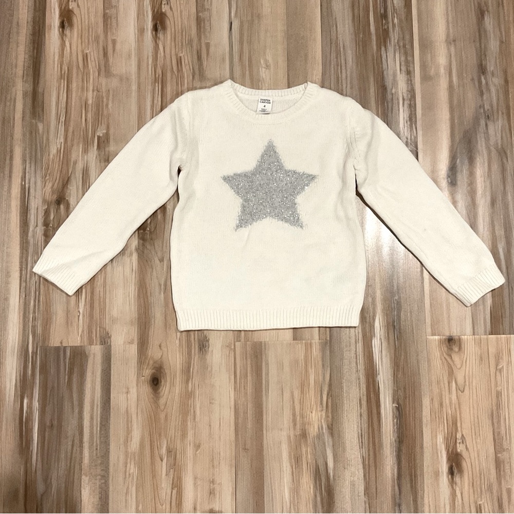 Cutest girls White sweater with silver star detail Size 4T